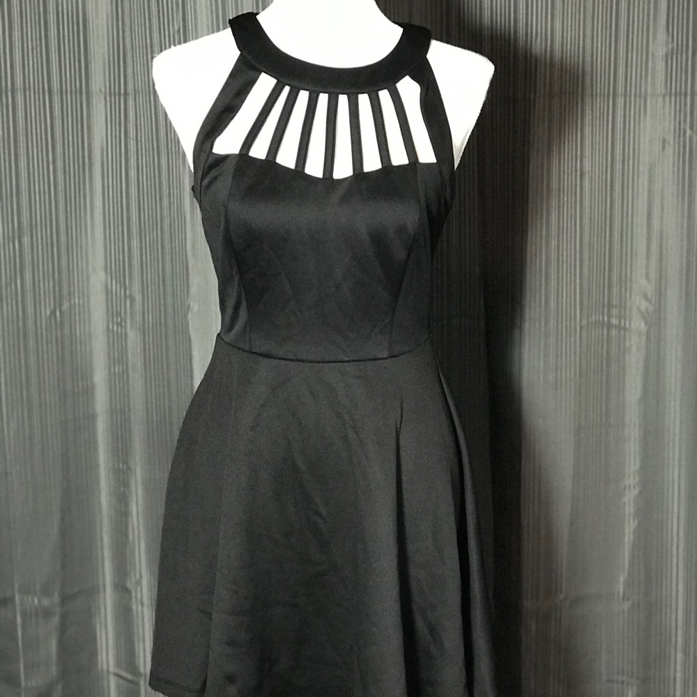 Dress - Picture 2 of 7